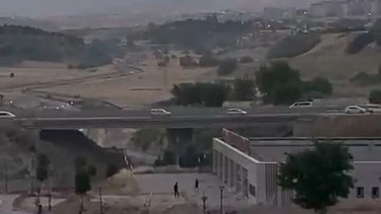 Adıyaman Millet Bahçesindeki yapıların camları taşla kırıldı