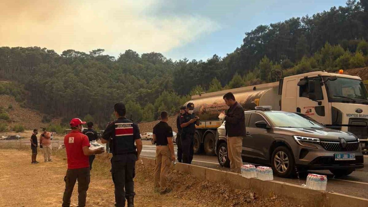 Afet bölgelerinde Kızılay'dan kesintisiz beslenme desteği