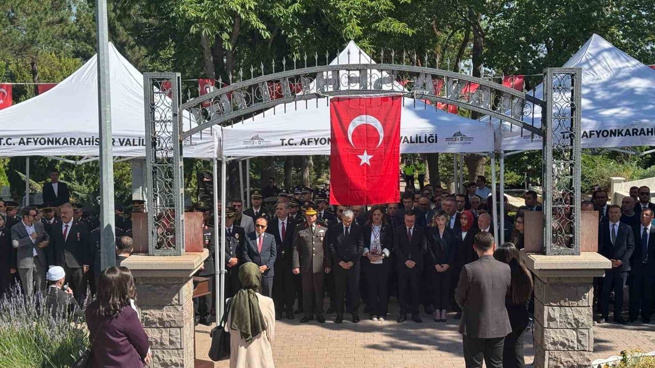 Afyonkarahisar'da 15 Temmuz anma ve dijital deneyim merkezi açıldı
