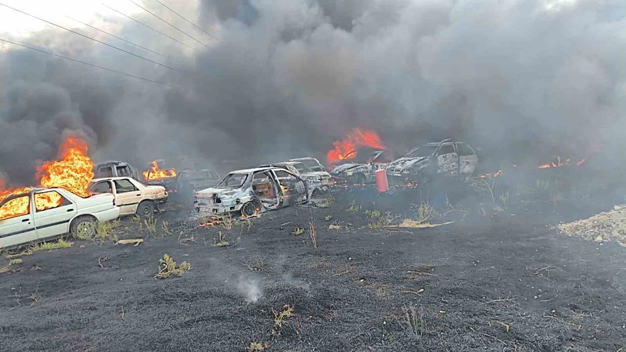 Afyonkarahisar'da hurdalığa sıçrayan ot yangını maddi zarara yol açtı