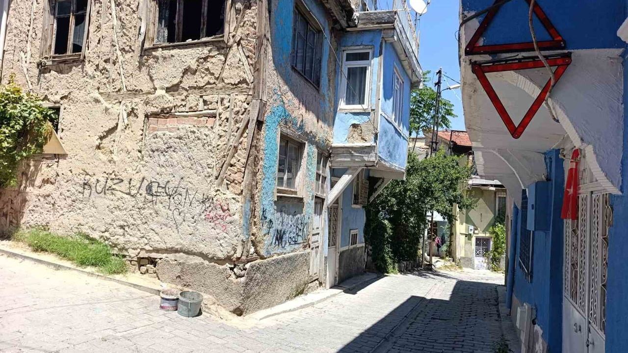 Afyonkarahisar'da kirişe reflektörle önlem