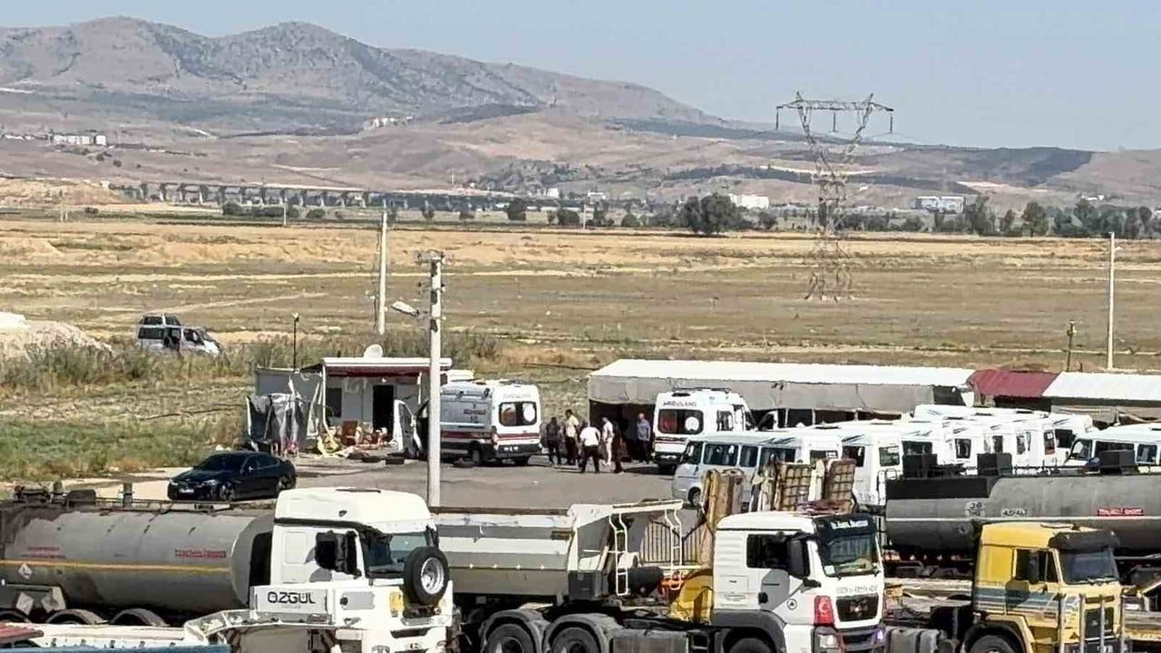 Afyonkarahisar'da minibüs durağında silahlı saldırı: 1 ölü, 1 ağır yaralı