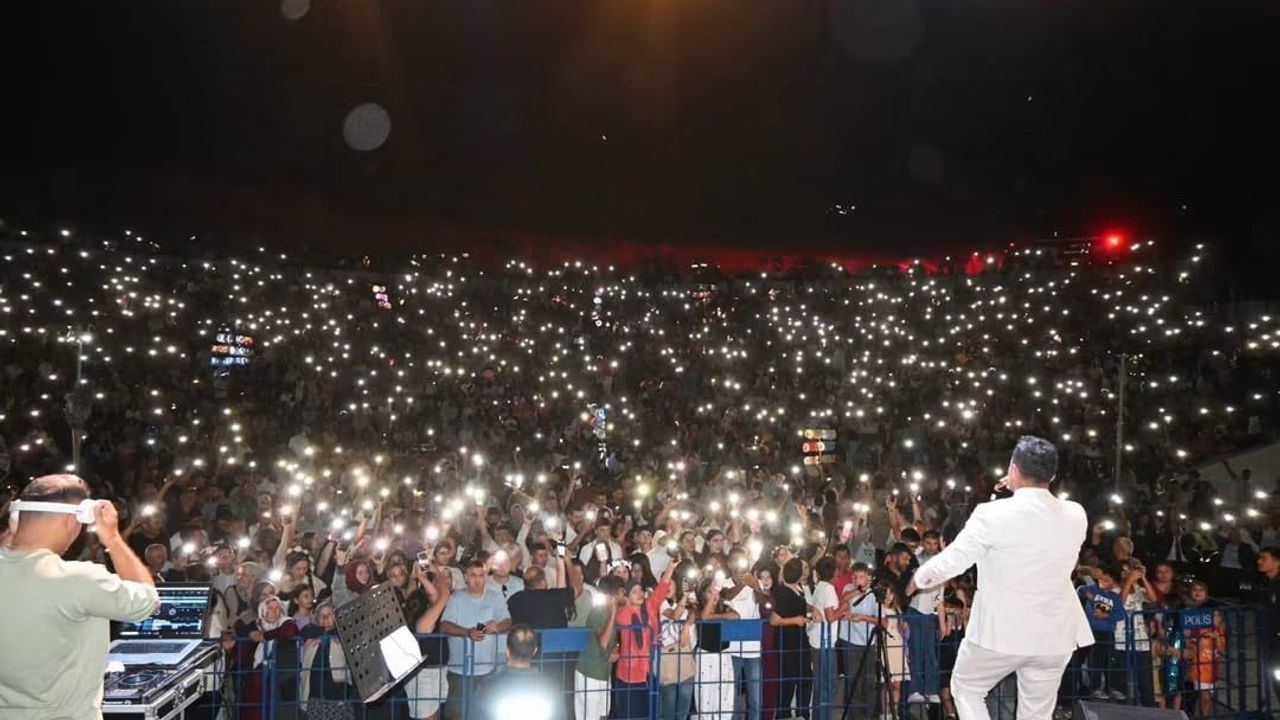 Afyonkarahisar'da vişne ve Eber sarısı festivali başladı