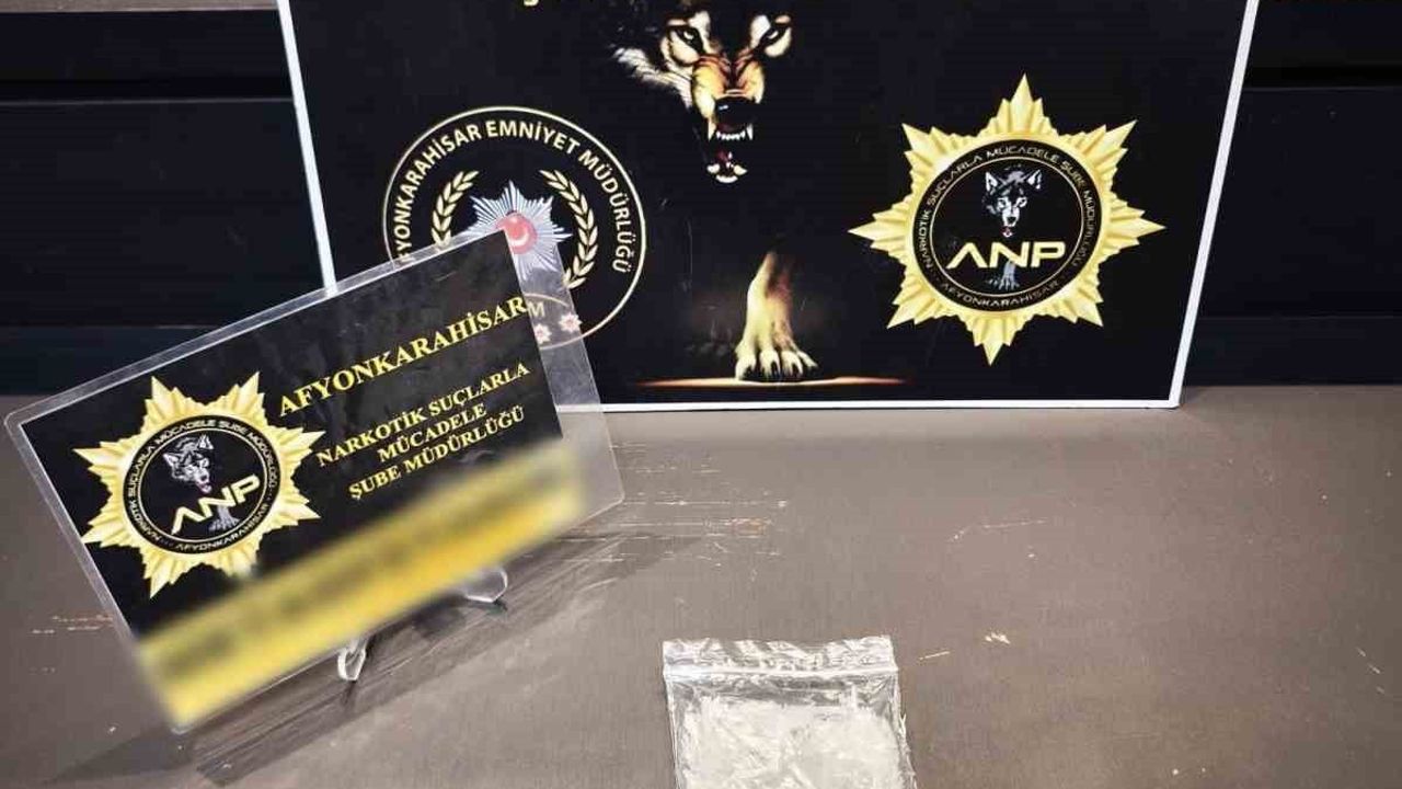 Afyonkarahisar girişinde durdurulan otomobilde 35 gram uyuşturucu ele geçirildi