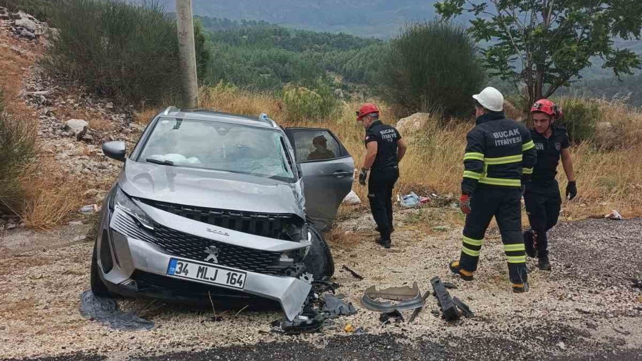 Ağlasun'da karayolunda çarpışma: 4 kişi yaralandı