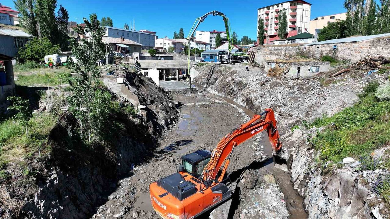 Ağrı'da taşkınlara karşı geniş kapsamlı altyapı seferberliği