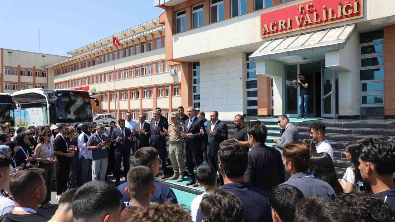 Ağrı’dan ikinci kafileyle tarih yolculuğu sürüyor