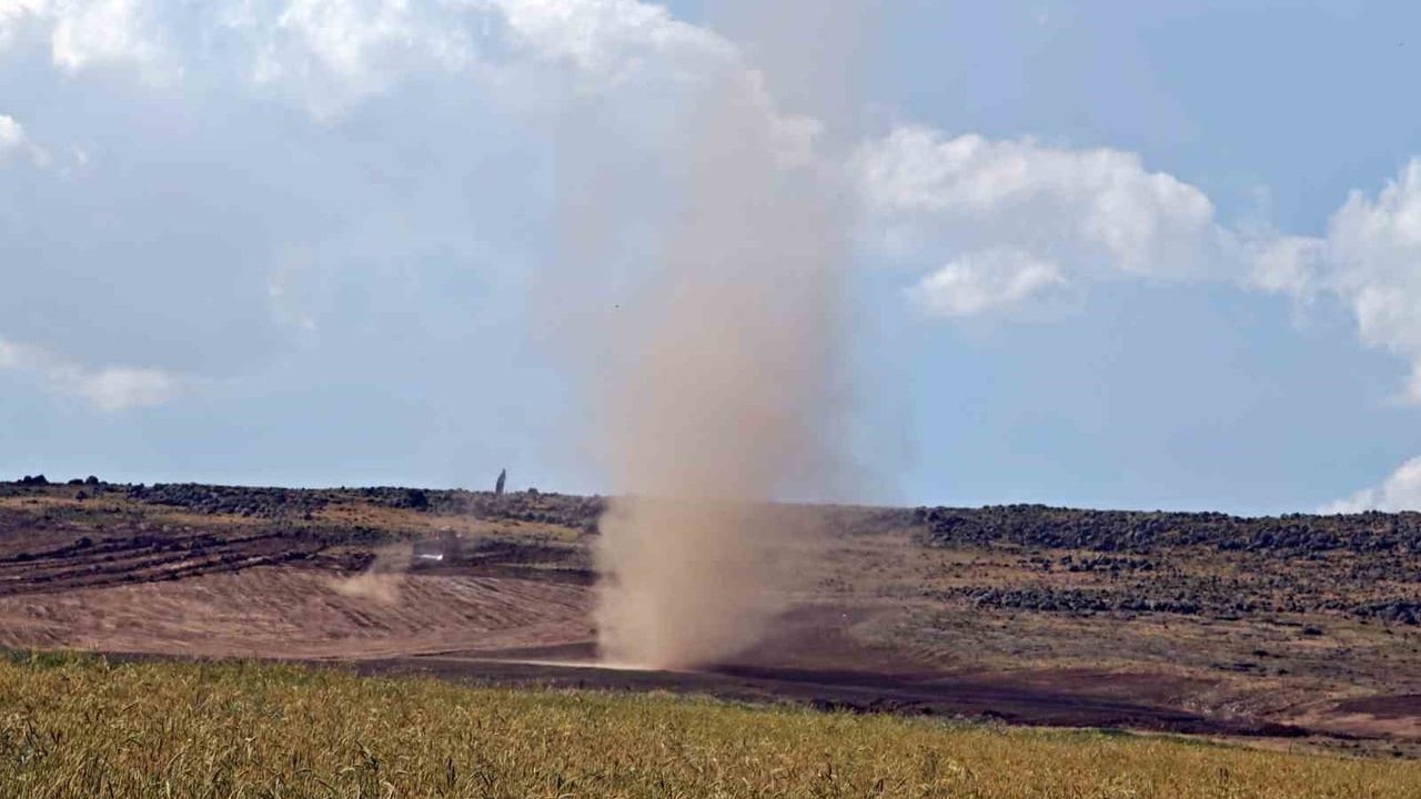 Ahlat’ta hortum kameraya yansıdı