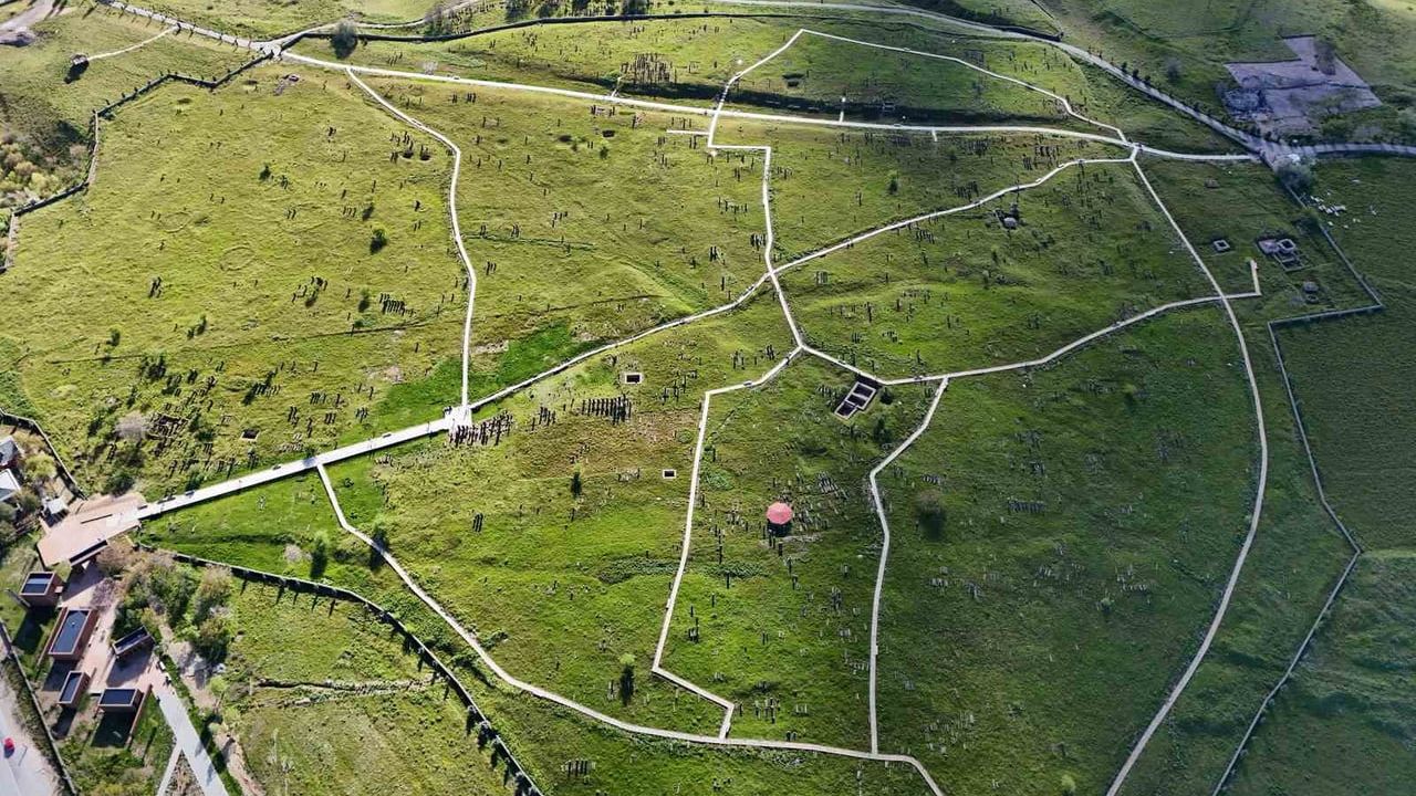 Ahlat’taki Selçuklu Meydan Mezarlığı dronla 500 metre yükseklikten görüntülendi