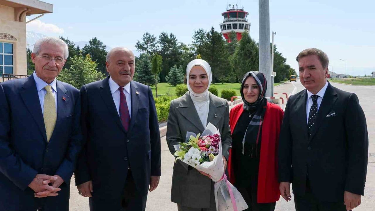 Aile ve sosyal hizmetler bakanı Göktaş Erzincan'da