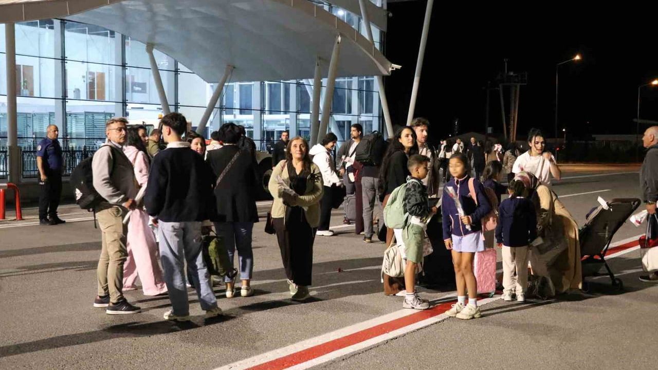 AJet'in Sivas-Köln direkt seferleri başladı