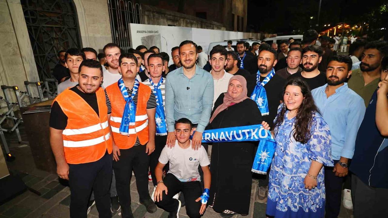 AK Parti gençlik kolları'ndan ayasofya yürüyüşüne binler katıldı