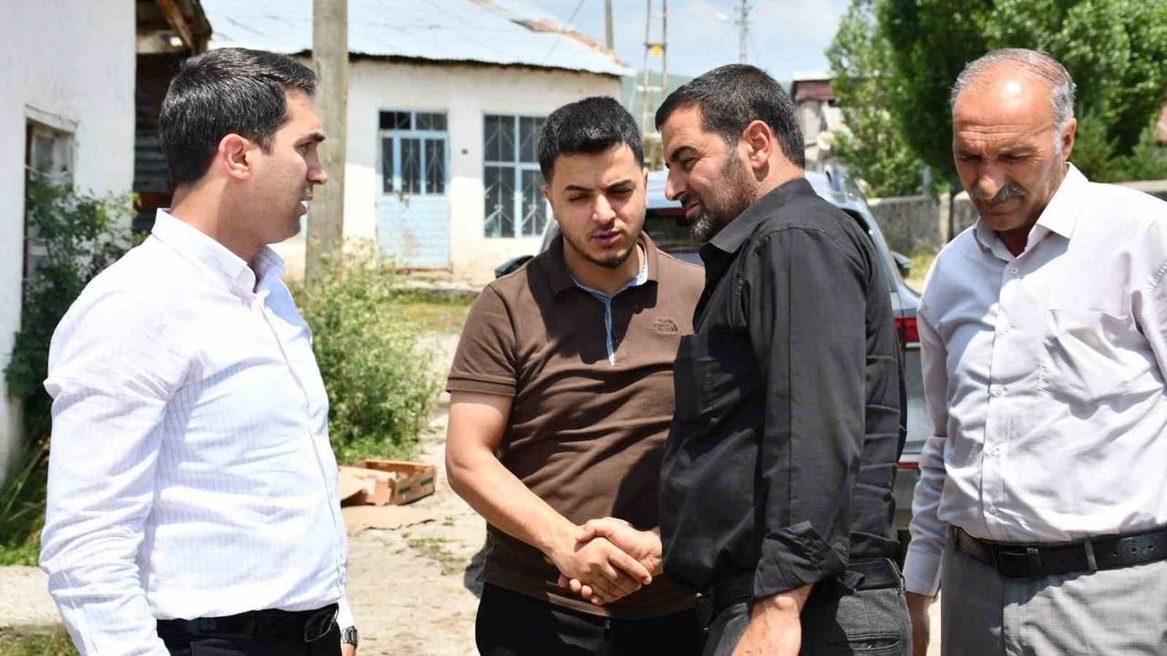 AK Parti Sarıkamış teşkilatı köylerde vatandaşlarla buluştu