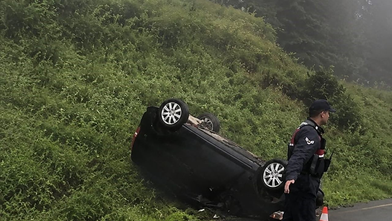 Akçaabat'ta otomobil uçuruma yuvarlandı: 2 yaralı