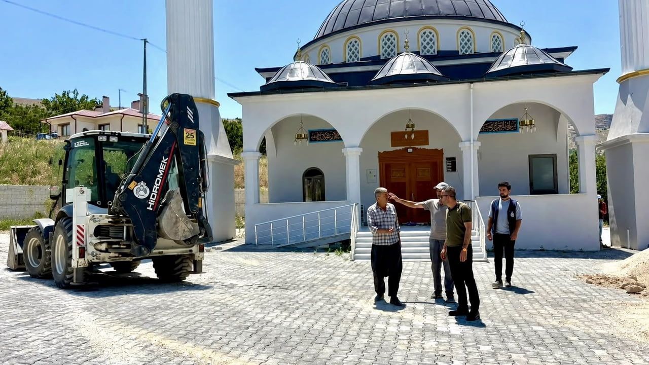 Akçadağ'da hizmet alanları genişliyor: mezarlık, kademe binası ve cami çevresi yenileniyor