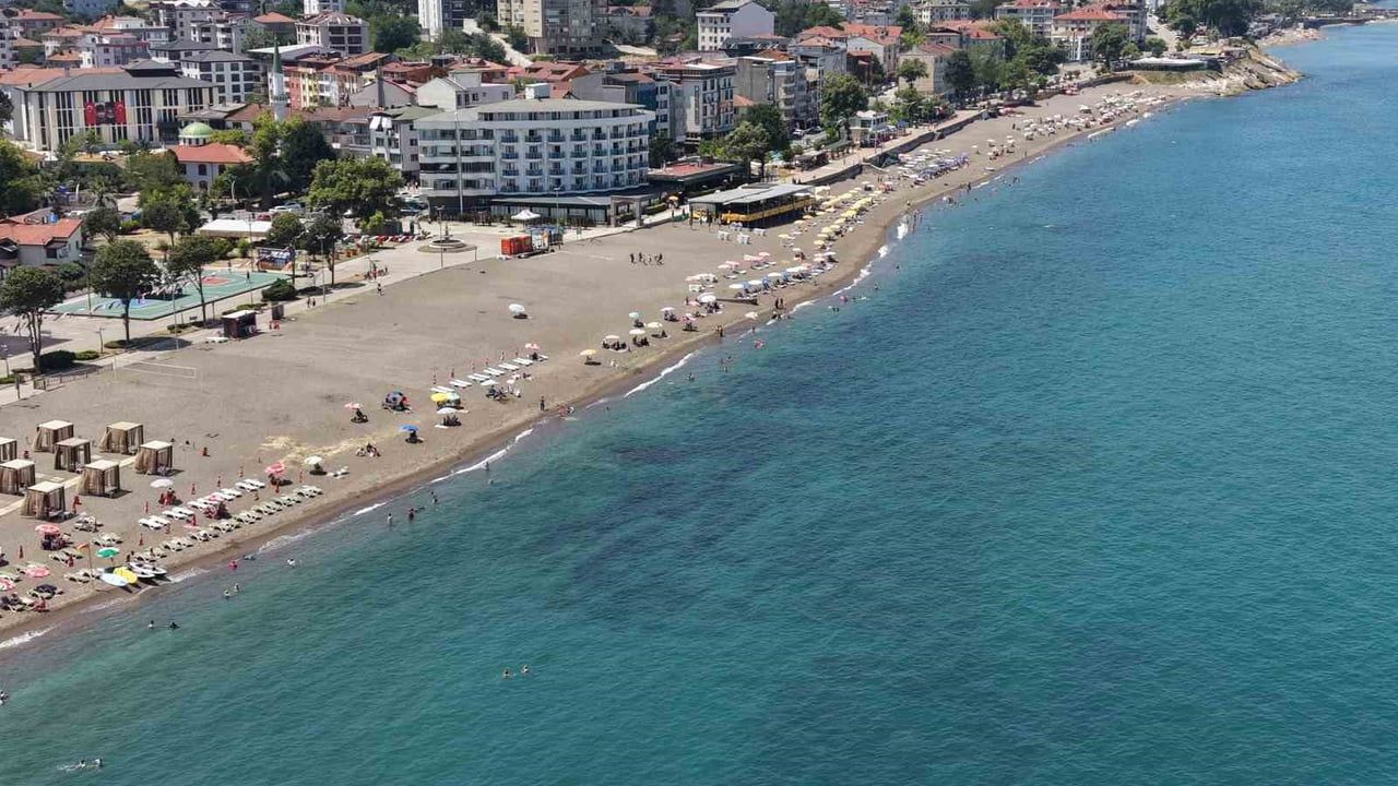 Akçakoca kıyılarında can güvenliği için yüzme yasağı getirildi