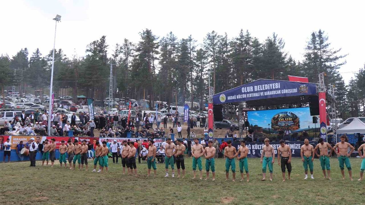 Akdağ Karakucak güreşleri başpehlivanı Kenan Gör oldu
