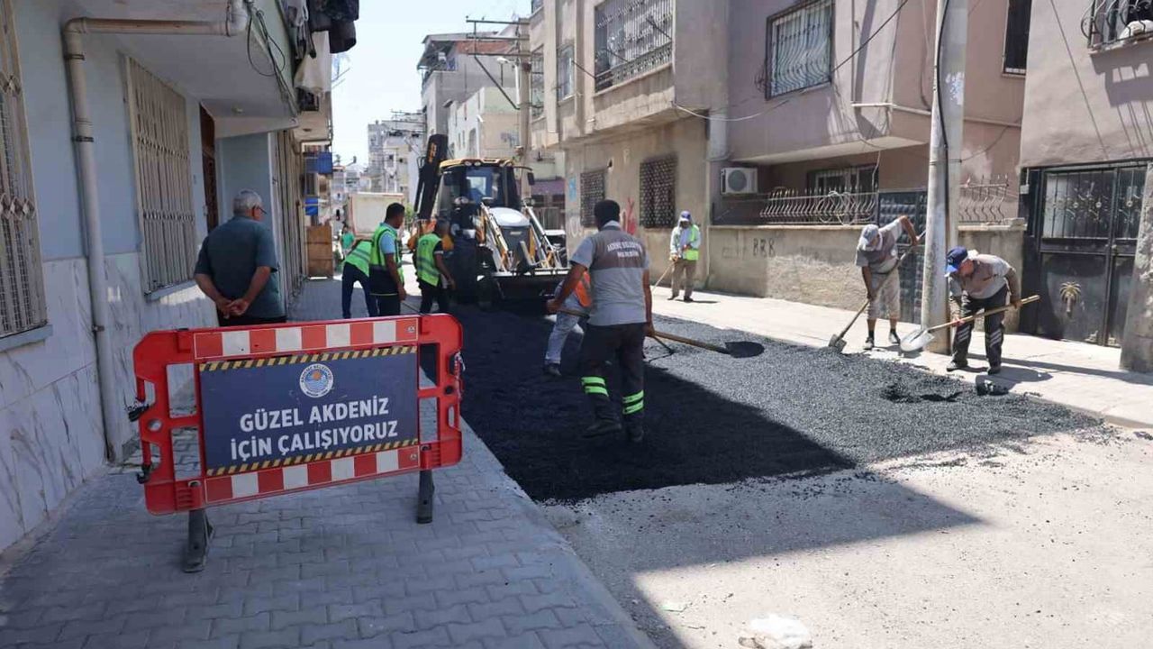 Akdeniz'de yollar ve kaldırımlar yenileniyor, kırsalda tarıma erişim rahatlıyor
