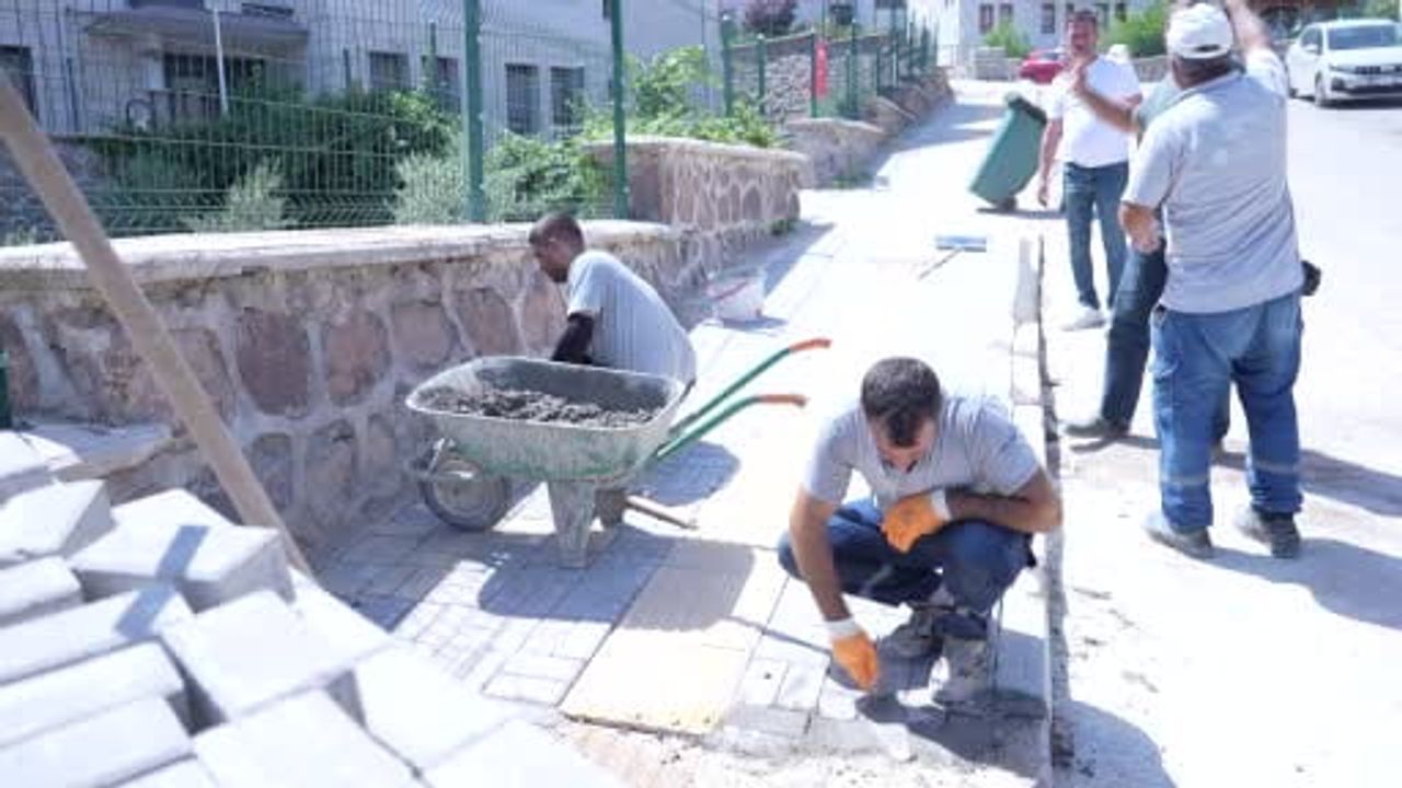 Akgedik'te altyapı izleri siliniyor: yollar ve kaldırımlar yenileniyor