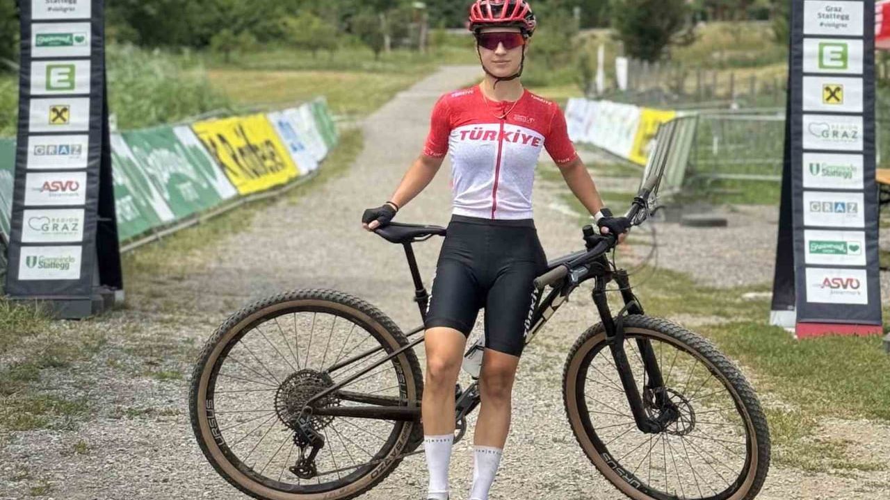 Akhisarlı bisikletçi dağ bisikleti milli takımının tek kadın sporcusu oldu