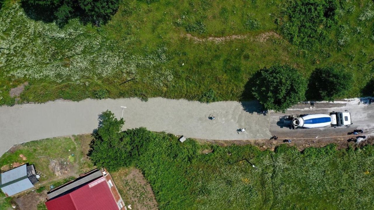 Akkuş'ta 4 mahalleyi birbirine bağlayan yolun konforu artırılıyor