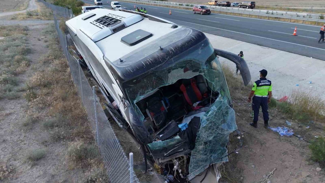 Aksaray’da 44 kişinin yaralandığı otobüs kazasında 1 kişi hayatını kaybetti
