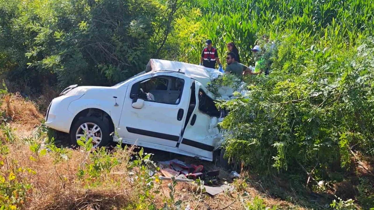 Aksaray'da otomobil şarampole takla attı: 3 kişi yaşamını yitirdi, 1 ağır yaralı