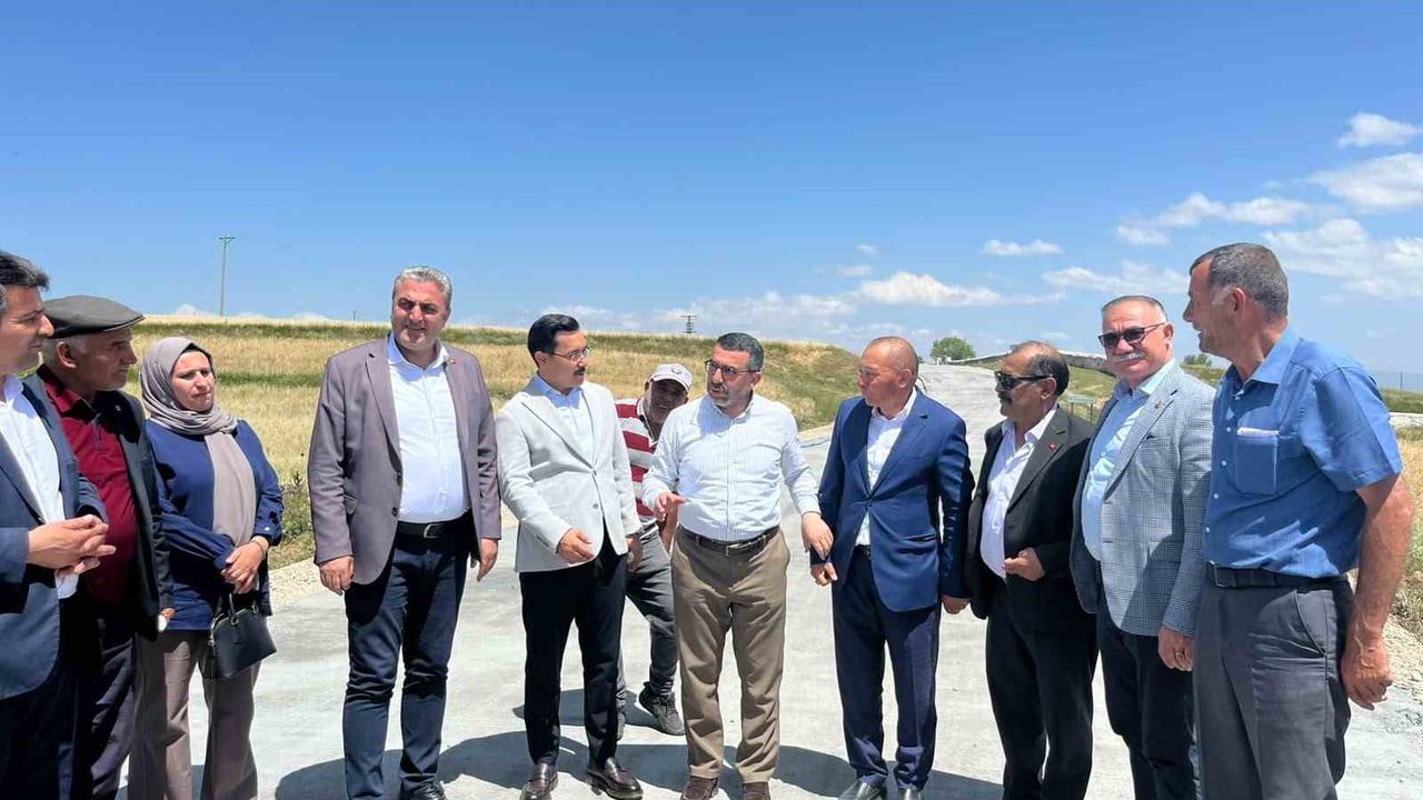 Akyaka’da köy yollarında modern dönüşüm sürüyor