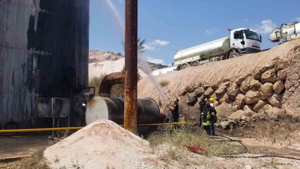 Alaca'da asfalt üretim tesisinde yangın söndürüldü