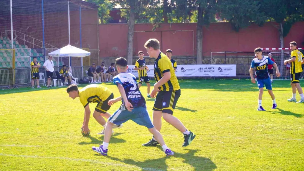 Alanya’da 2 bin kişilik hentbol şöleni başladı
