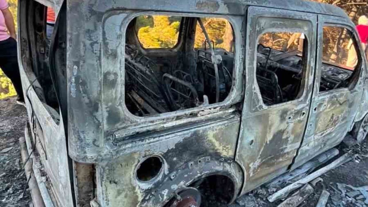 Alanya'da çalılık yangını bir araç ve bir evde hasara yol açtı