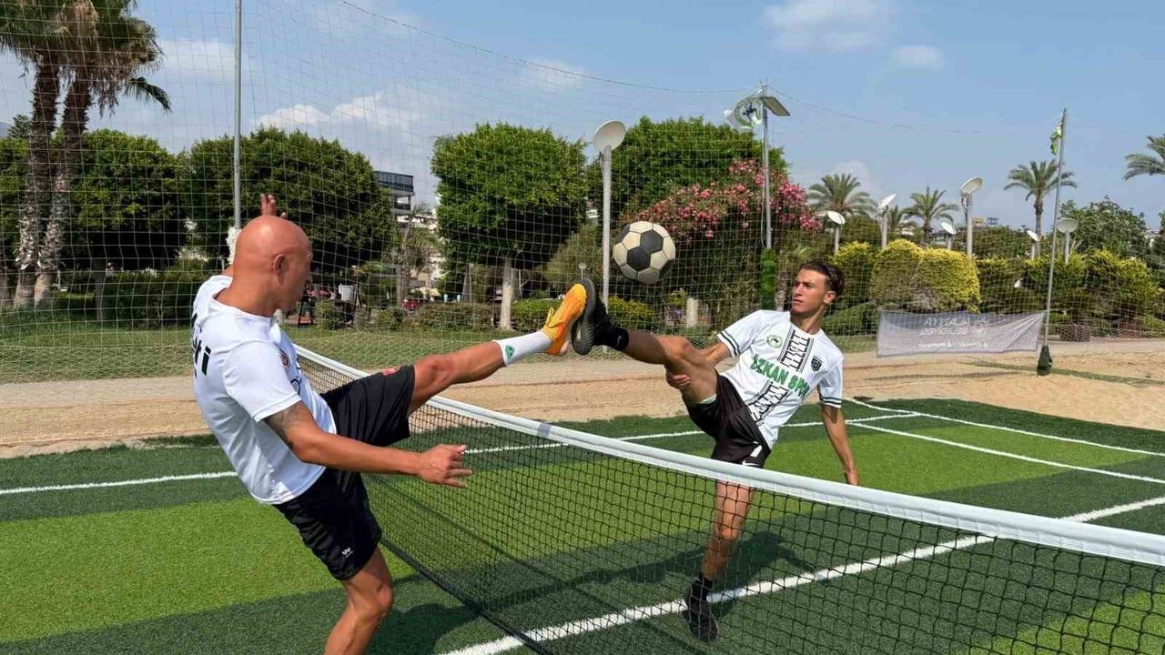 Alanya'da geleneksel futnet ayak tenisi turnuvası başlıyor