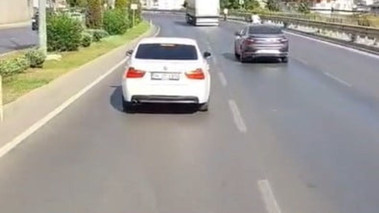 Alanya’da itfaiyeye yol vermeyen sürücüye 46 bin TL ceza