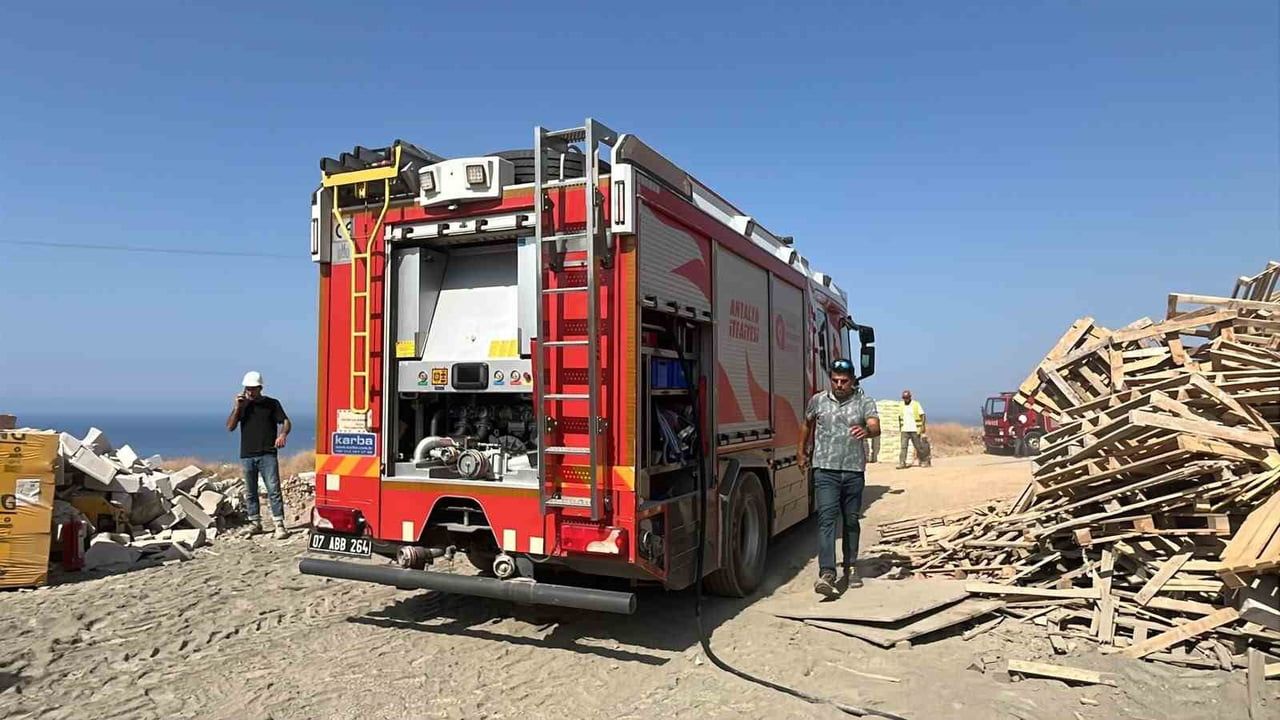 Alanya'da kampüs şantiyesinde boru yangını yatakhane bölümüne sıçradı
