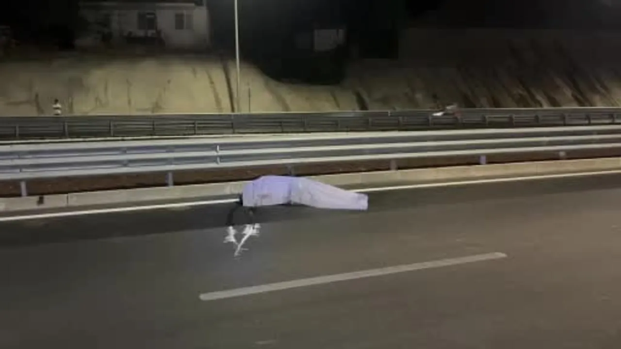 Alanya'da motosiklet bariyerlere çarparak sürücü hayatını kaybetti