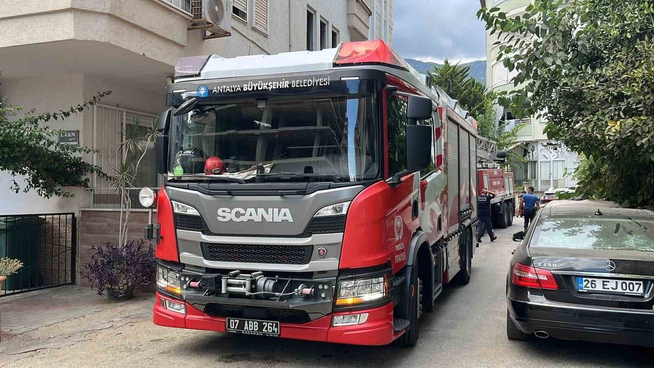 Alanya'da ocakta çıkan yangın mutfakta maddi hasara yol açtı