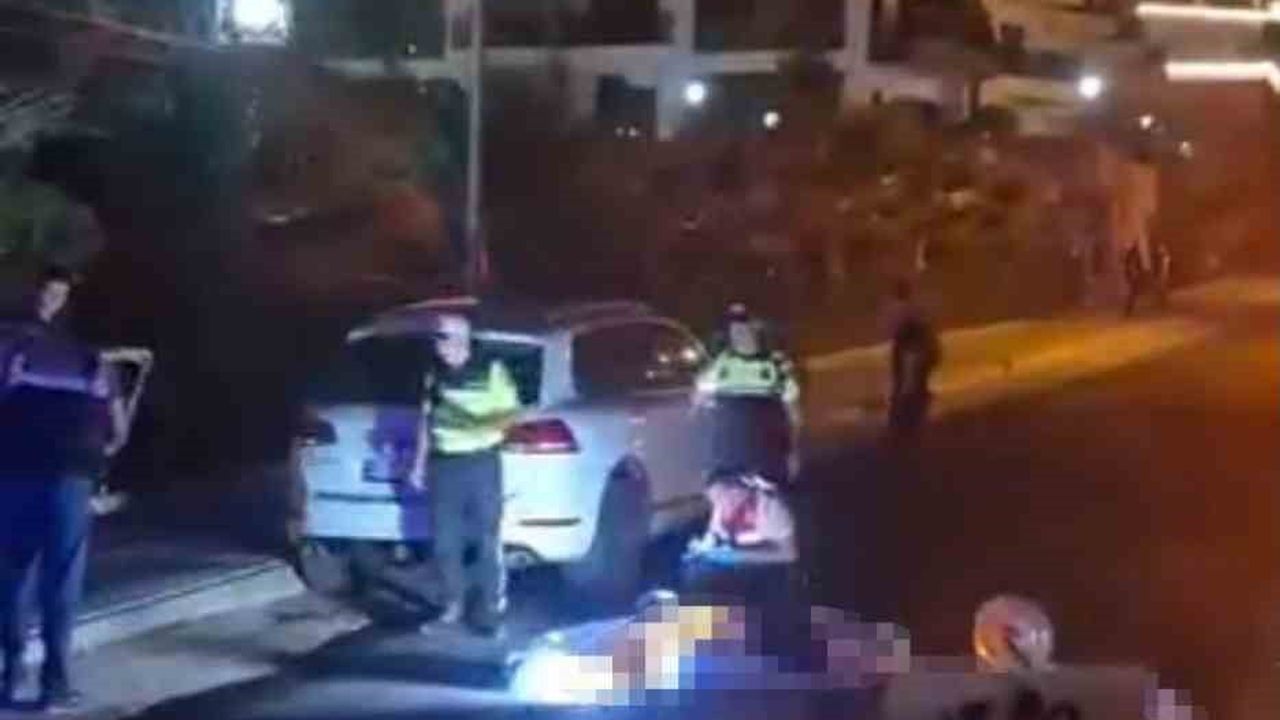 Alanya'da park halindeki araca çarpan motosikletli yaşamını yitirdi