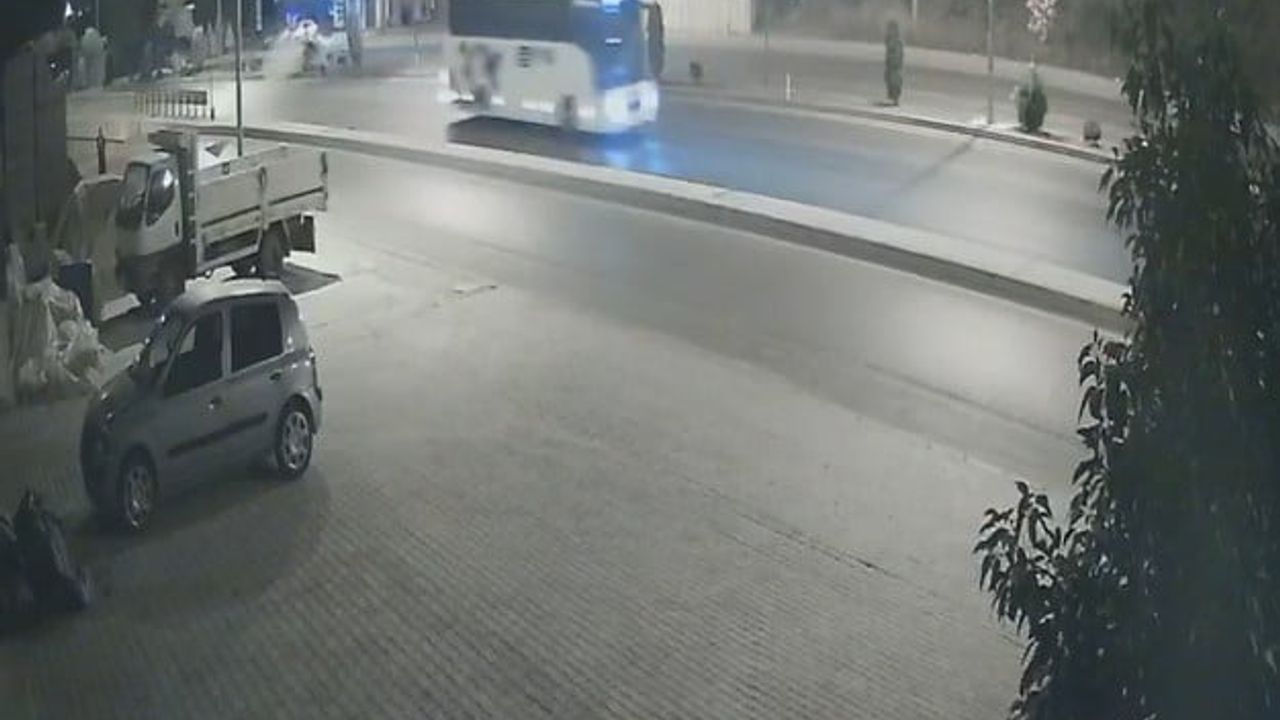 Alanya'da tur otobüsünün sıkıştırdığını iddia eden motosiklet sürücüsü ağır yaralandı