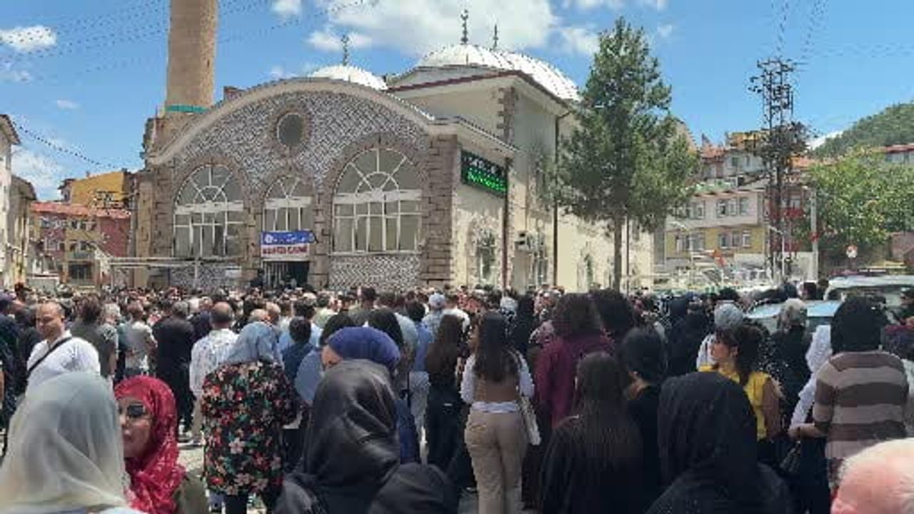 Alanya'daki otel yangınında hayatını kaybeden Ergüler memleketi Kütahya'da uğurlandı