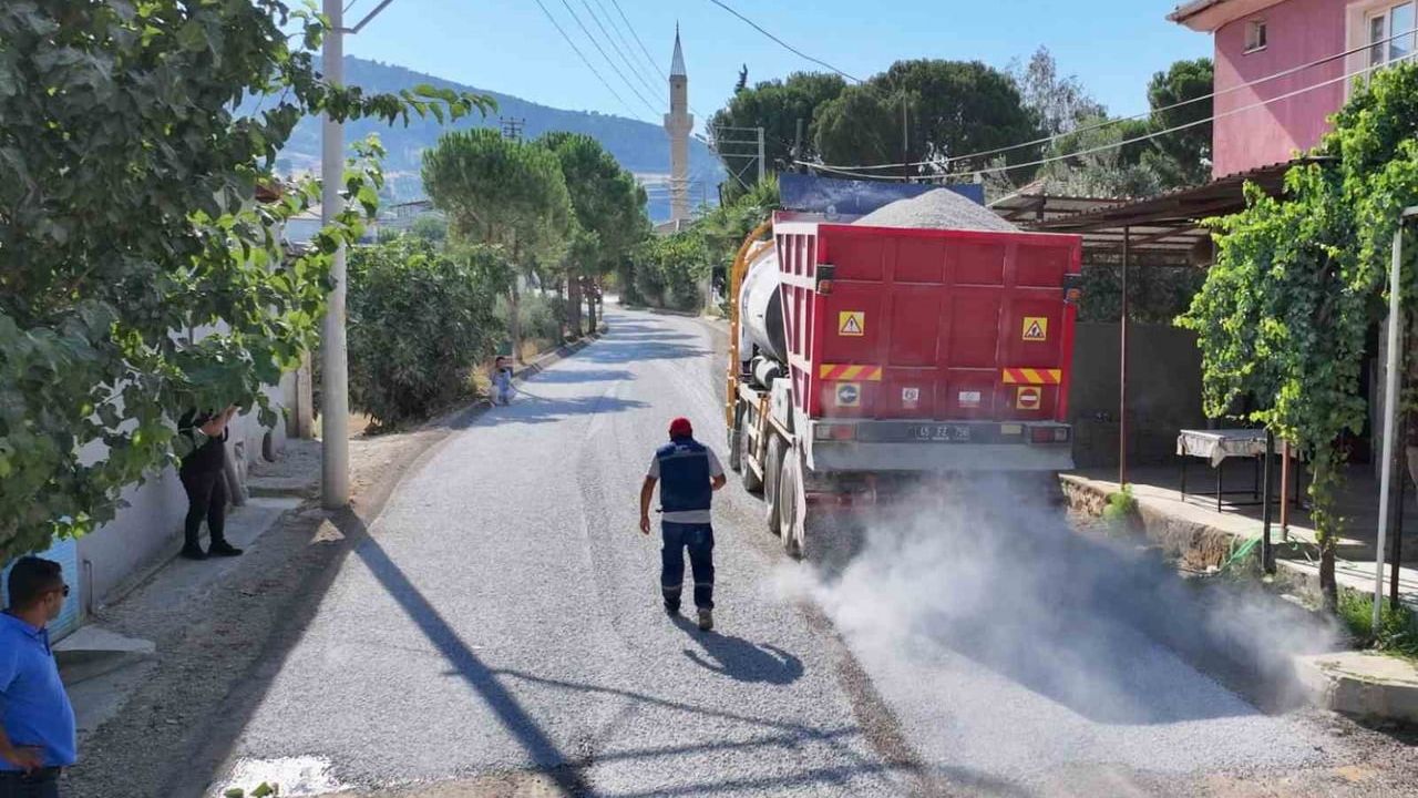 Alaşehir'de Belenyaka, Narlıdere ve Bahadır bağlantısı soğuk asfaltla yenilendi