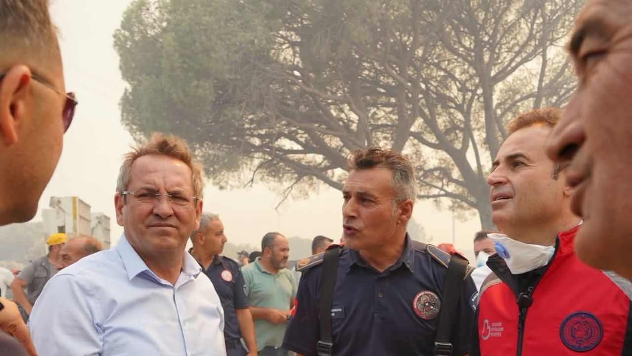 Alevlere karşı koordinasyon: Ayvalık'ta söndürme çalışmaları gece gündüz sürüyor
