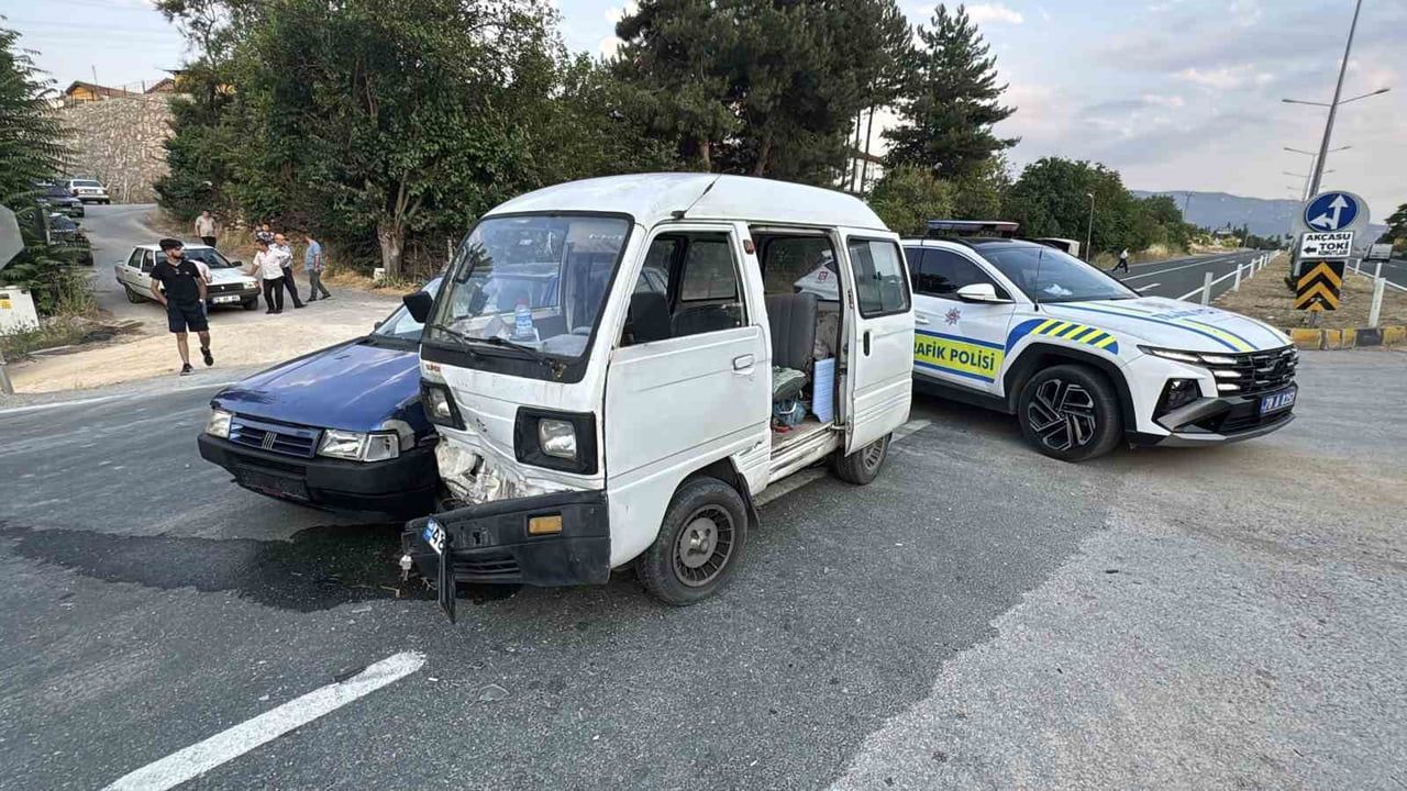 Alkollü sürücü ceza yerine aracını yaptırmayı teklif etti, polisi görünce kaçtı