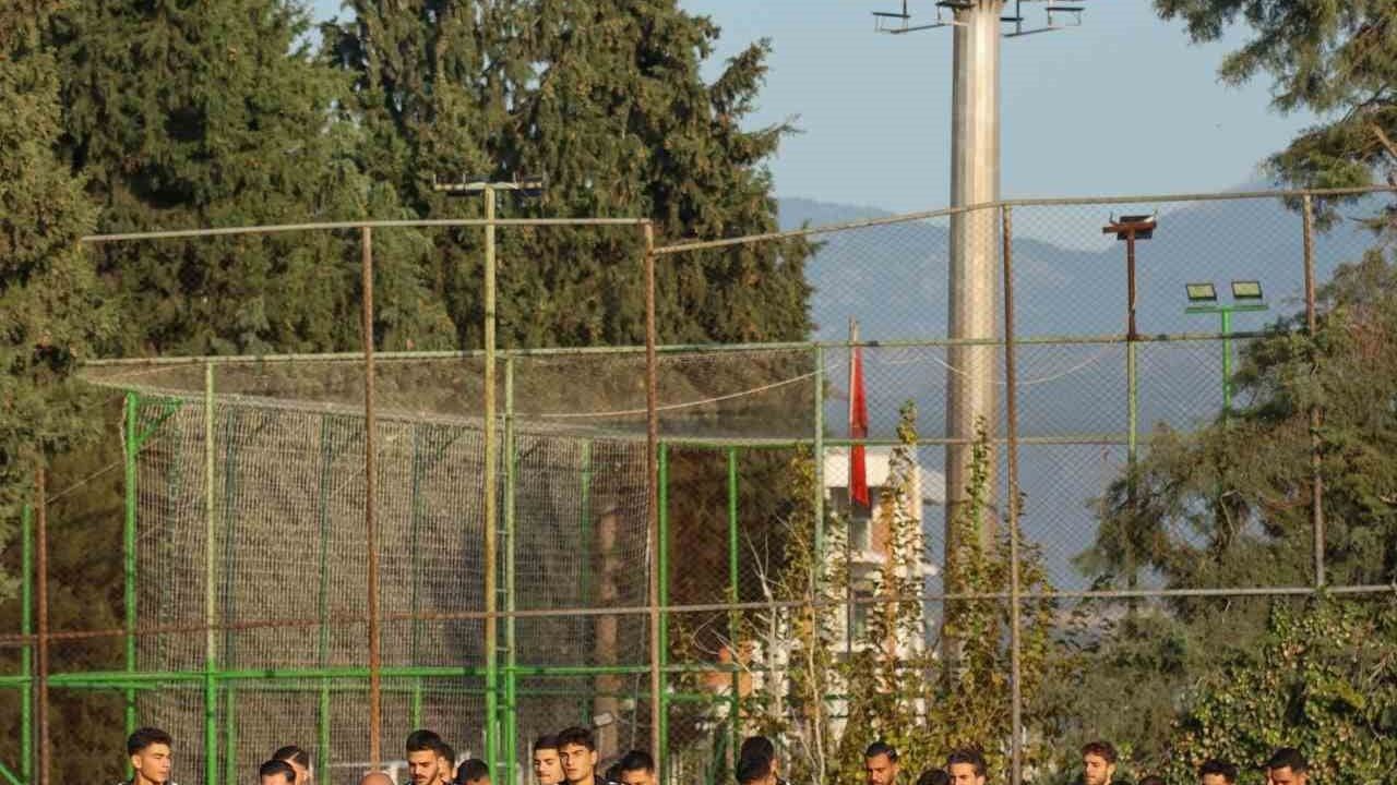 Altay'da yönetim belirsizliği antrenmanları erteledi