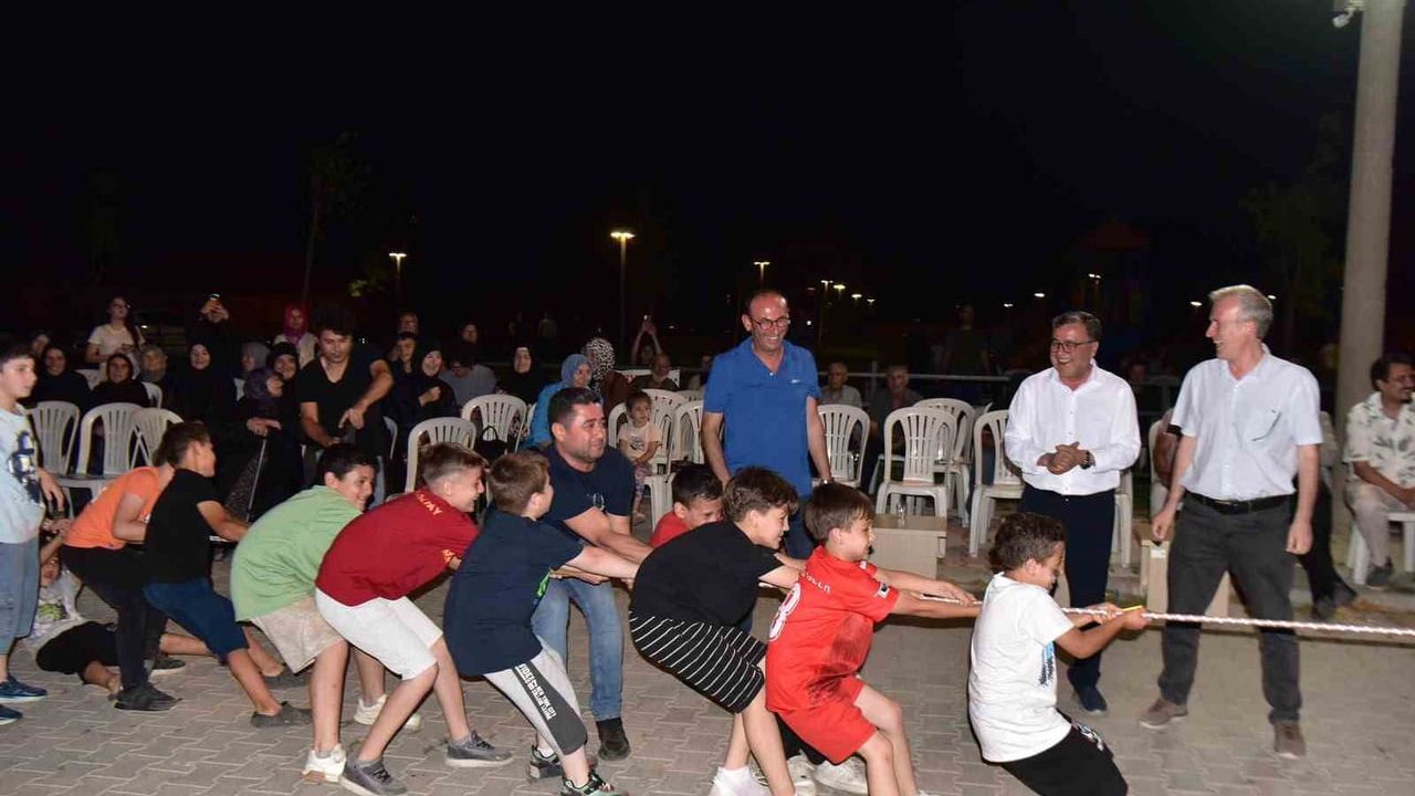 Altıeylül'de kırsal mahalleler yaz akşamlarında şenleniyor