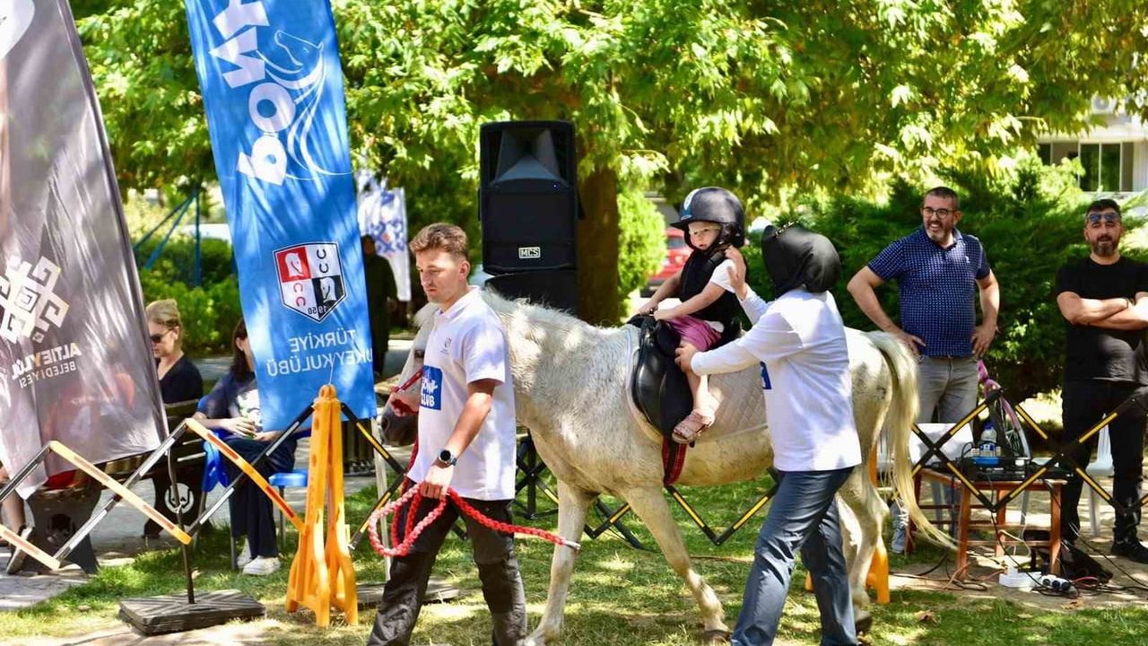 altıeylül’de minikler midilli atlarla tanıştı ve ilk binicilik deneyimini yaşadı