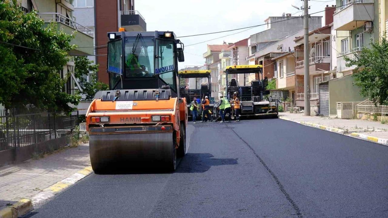 Altıeylül’ün yolları modern ve güvenli hale geliyor