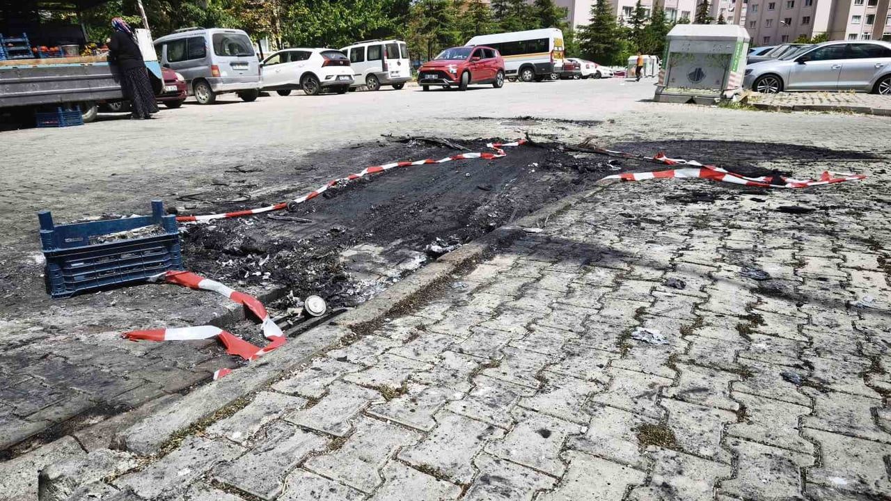 Altındağ'da kızgınlık yangına döndü: dükkan ve araç ateşlendi, zanlı pompalı tüfekle yakalandı