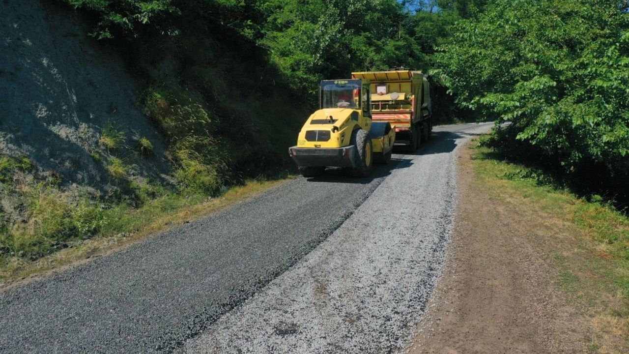 Altınordu'da 6 mahalleye ulaşımı sağlayan grup yolu sıcak asfaltla buluştu