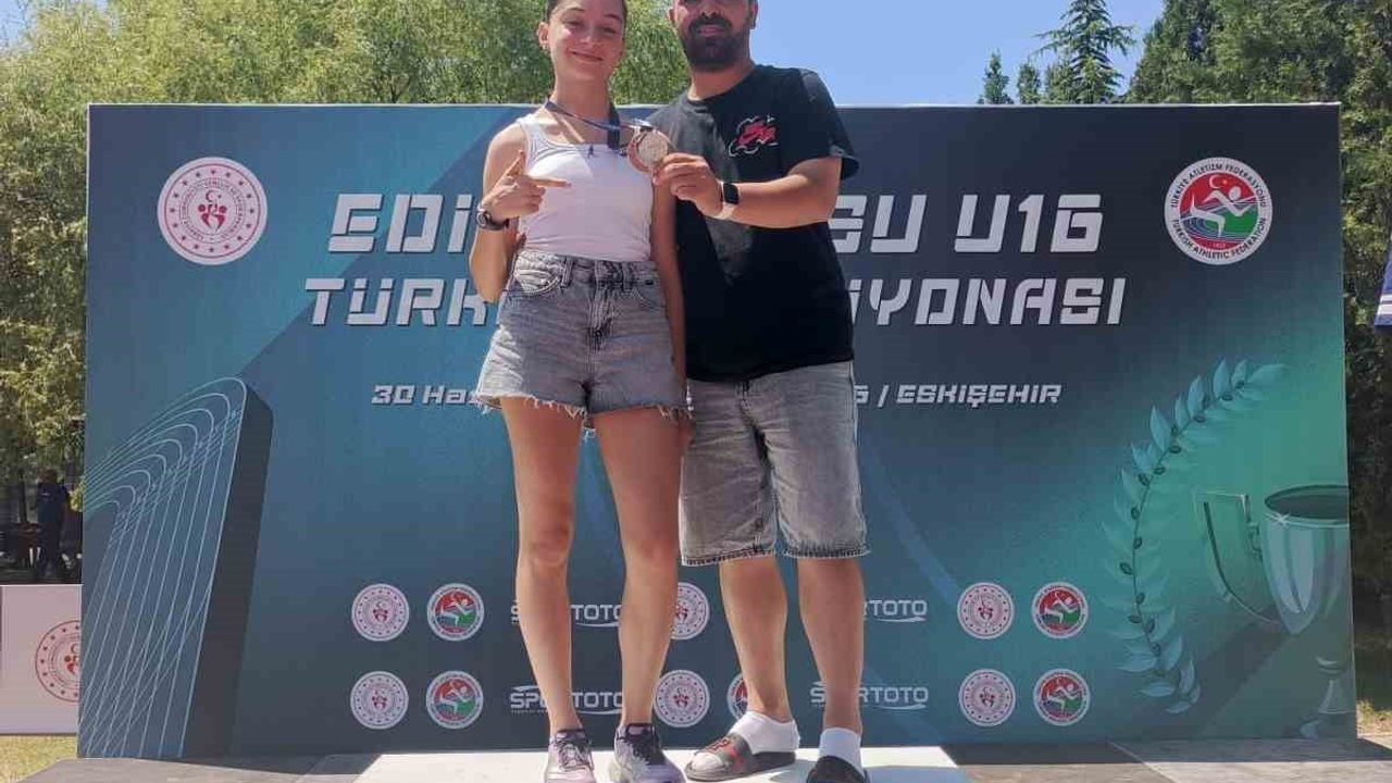 Alya Gül Keskin U16 Türkiye şampiyonu oldu