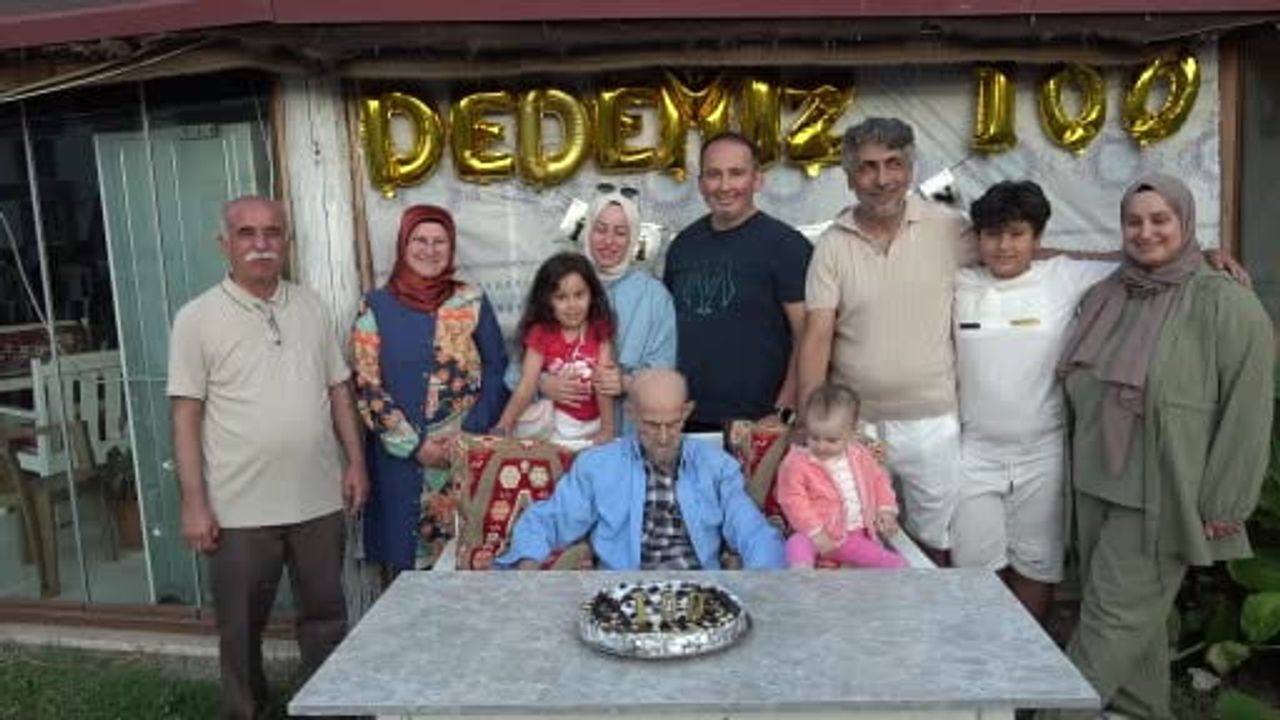 Amasya'da 100 yaşına giren Ali Gezer için sürpriz doğum günü